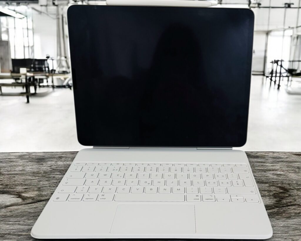 Apple Magic Keyboard iPad Air 13